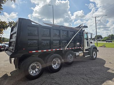 2017 Mack GU813