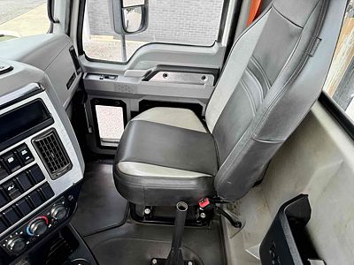 2022 Mack AN64T