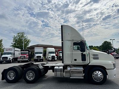 2022 Mack AN64T