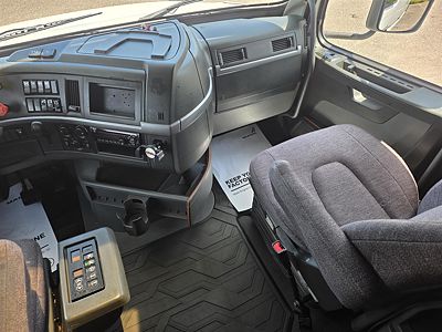 2019 Volvo VNL64T760