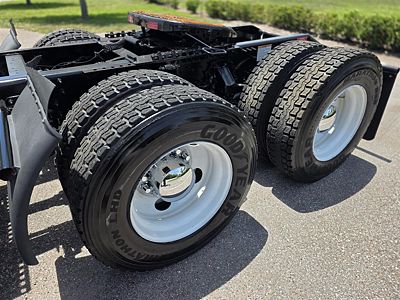 2019 Volvo VNL64T760