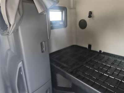 2022 Volvo VNL64T760