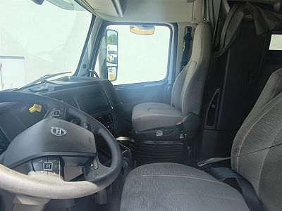 2022 Volvo VNL64T760