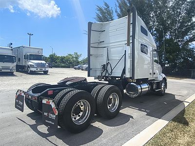 2022 Volvo VNL64T760