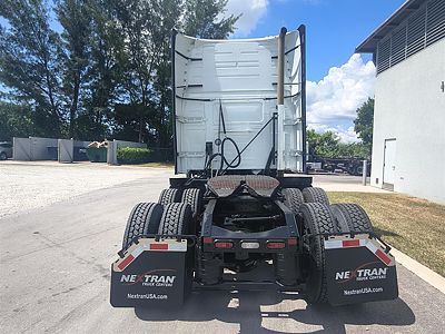 2022 Volvo VNL64T760