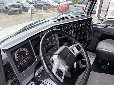 2022 Mack AN64T
