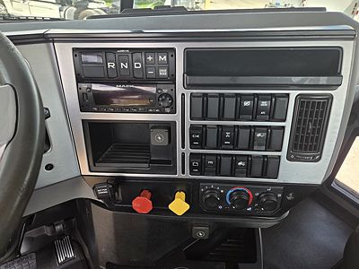 2022 Mack AN64T