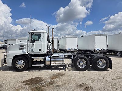2022 Mack AN64T