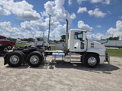 2022 Mack AN64T