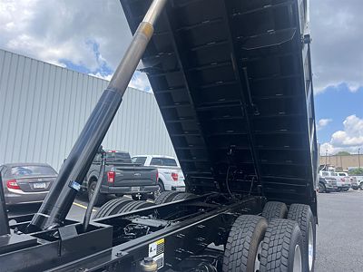 2024 Mack GR64F