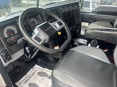 2024 Mack GR64F
