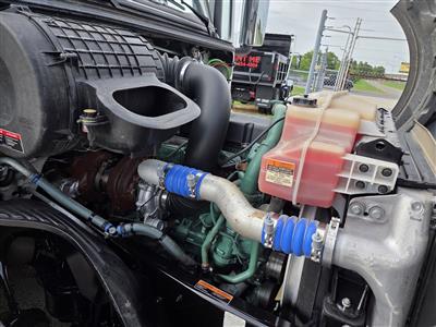 2025 Volvo VNL64T760