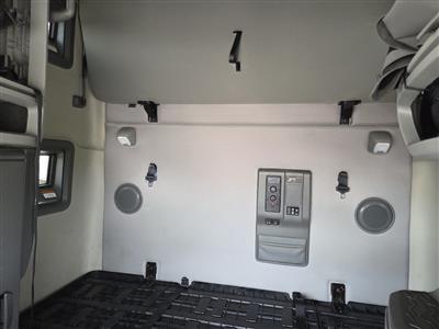 2025 Volvo VNL64T760