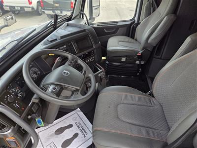 2025 Volvo VNL64T760