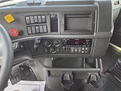 2025 Volvo VNL64T760