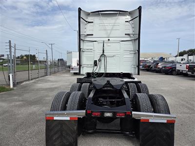2025 Volvo VNL64T760