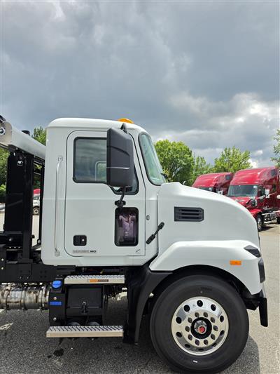 2027 Mack MD7 42R