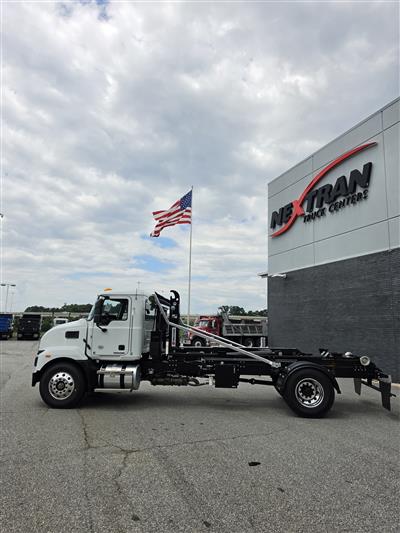 2027 Mack MD7 42R
