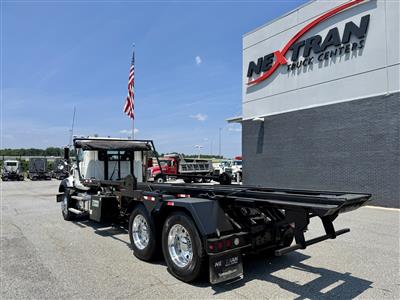 2022 Mack GR64B