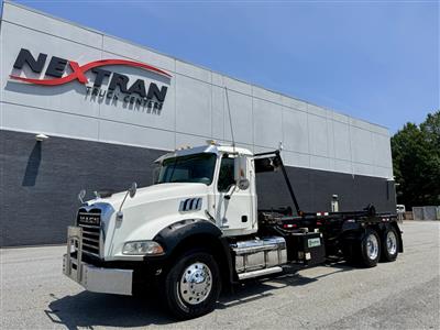 2022 Mack GR64B