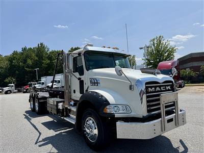 2022 Mack GR64B