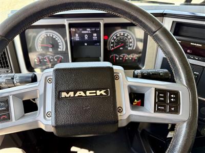 2022 Mack GR64B