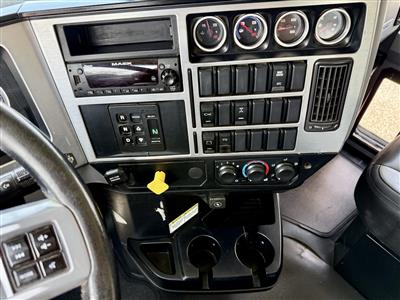 2022 Mack GR64B