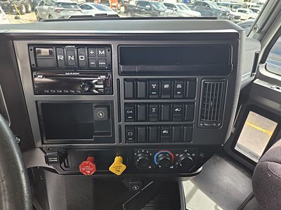 2020 Mack AN64T
