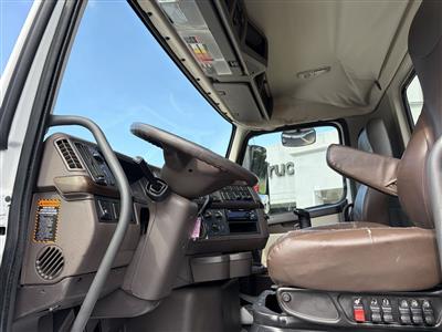 2017 Volvo VNL64T300