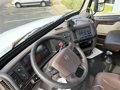 2017 Volvo VNL64T300