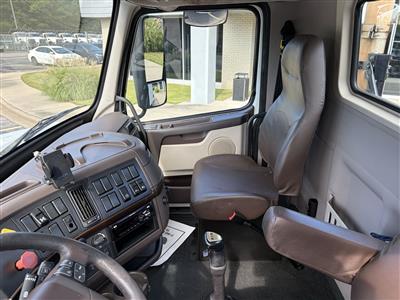2017 Volvo VNL64T300