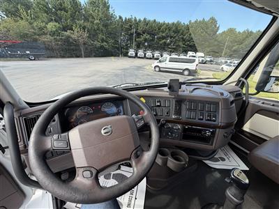 2017 Volvo VNL64T300