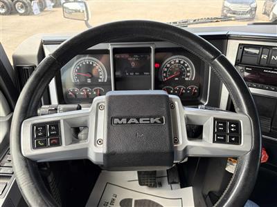 2022 Mack AN64T