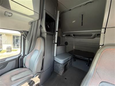 2023 Volvo VNL64T860