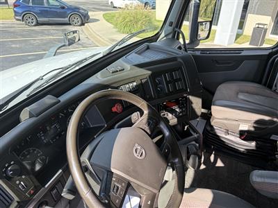 2023 Volvo VNL64T860
