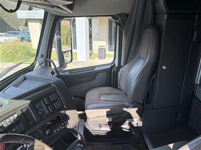 2023 Volvo VNL64T860