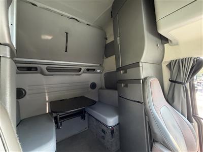 2023 Volvo VNL64T860