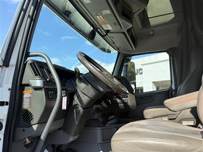 2023 Volvo VNL64T860