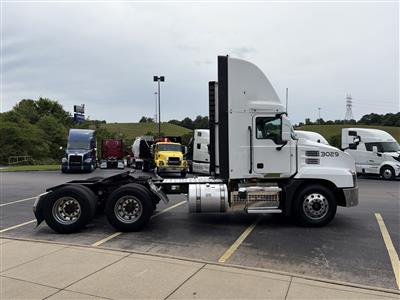 2022 Mack AN64T