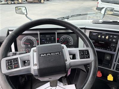 2022 Mack AN64T