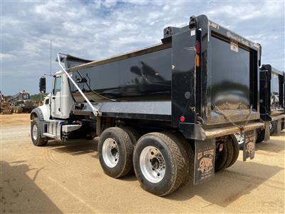 2023 Mack GR64F