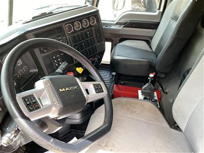 2023 Mack GR64F