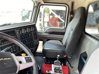 2023 Mack GR64F