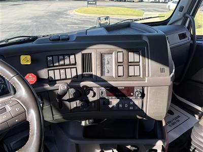 2023 Volvo VNL64T860