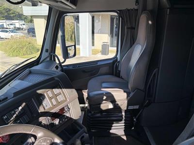 2023 Volvo VNL64T860