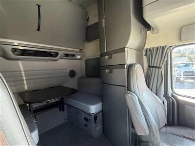 2023 Volvo VNL64T860