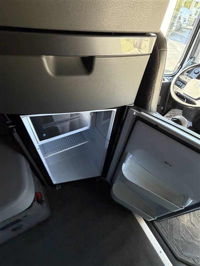 2023 Volvo VNL64T860