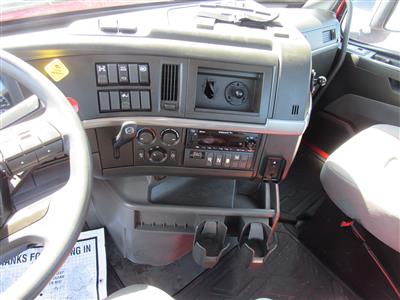2022 Volvo VNR64T300