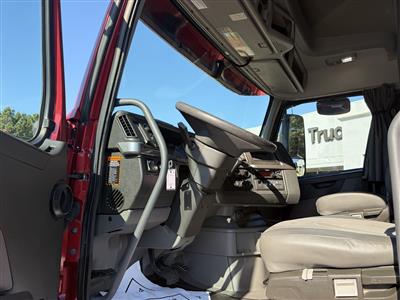 2022 Volvo VNL64T760