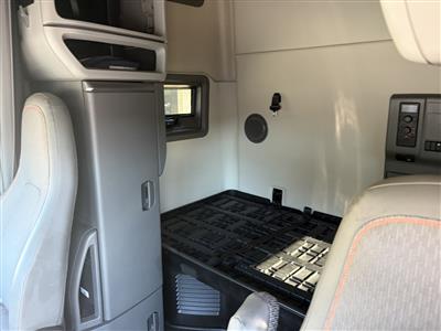 2022 Volvo VNL64T760